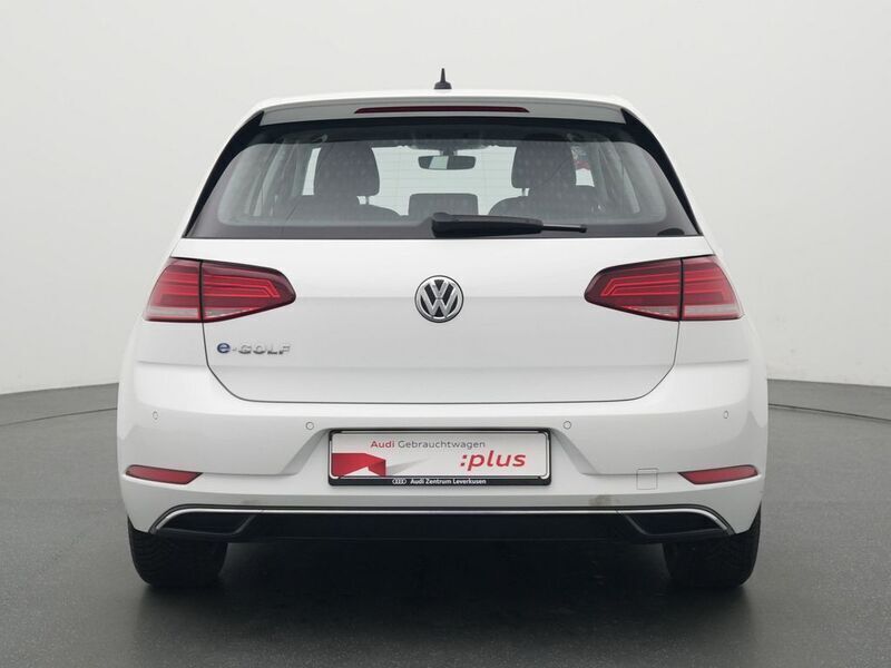 Gebraucht VW e-Golf 100 kW (136 PS) 2018 Pure white Kleinwagen