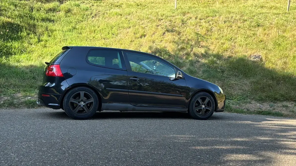 Gebraucht VW Golf V R 100 PS (73 kW) 2007 Schwarz Kleinwagen