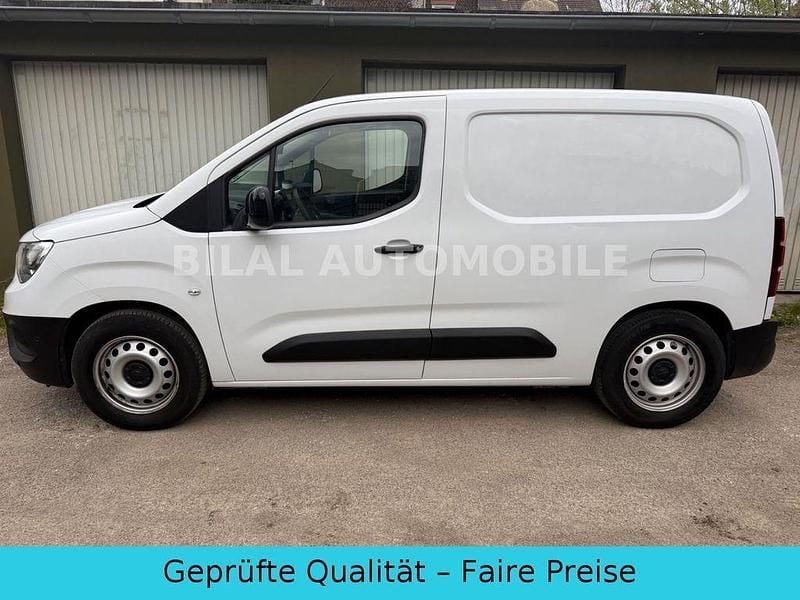 Używany Opel Combo Edition 110 KM (80 kW) 2022 Biały Minivan