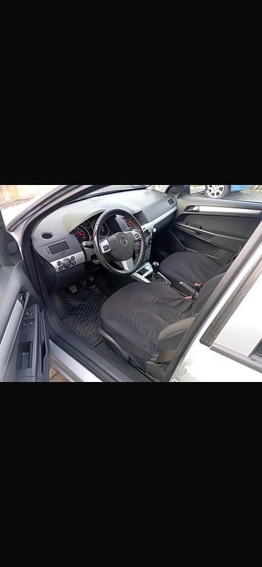 Gebraucht Opel Astra 116 PS (85 kW) 2009 Silber Kleinwagen