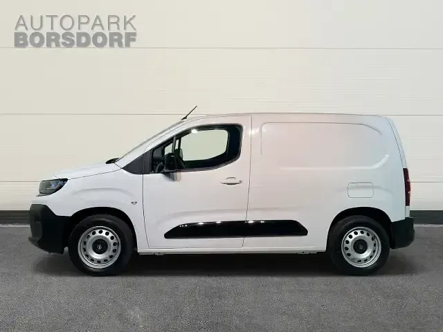 Używany Opel Combo Basis 102 KM (75 kW) 2024 Biały Minivan