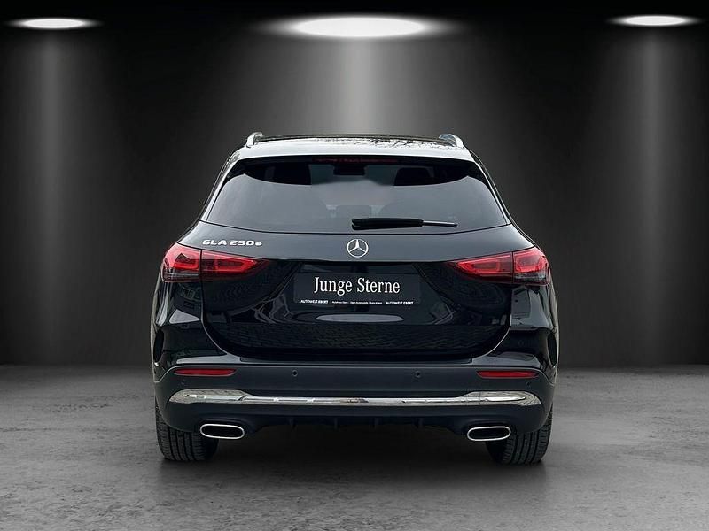 Gebraucht Mercedes GLA250 Business 218 PS (160 kW) 2022 Schwarz SUV