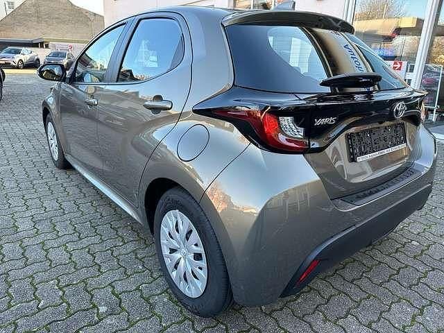 Gebraucht Toyota Yaris Comfort 72 PS (52 kW) 2023 Manganbronze metallic Kleinwagen