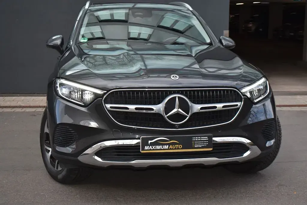 Gebraucht Mercedes GLC300e 197 PS (144 kW) 2024 Grau SUV