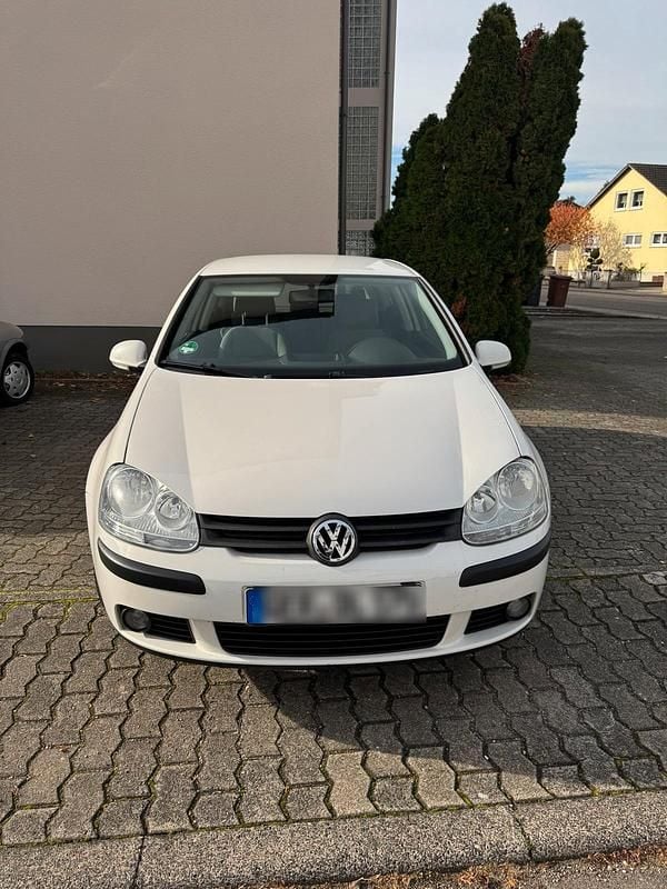 Weiß Gebraucht 2004 VW Golf V Coupé | 2.500 € (Fairer Preis) - Bild 1/4
