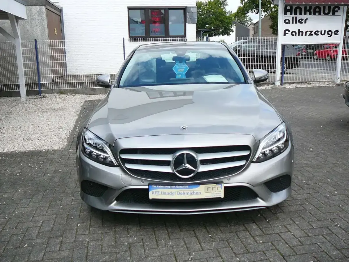 Gebraucht Mercedes C160 129 PS (94 kW) 2019 Mojavesilber metalliclack Limousine