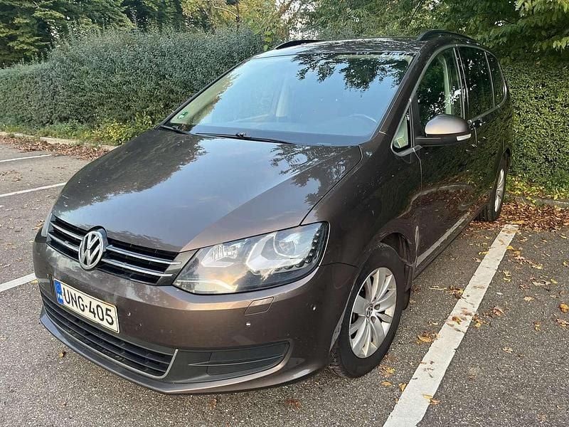 Braun Gebraucht 2012 VW Sharan Comfortline Van / Kleinbus | 8.000 € (Fairer Preis) - Bild 1/4