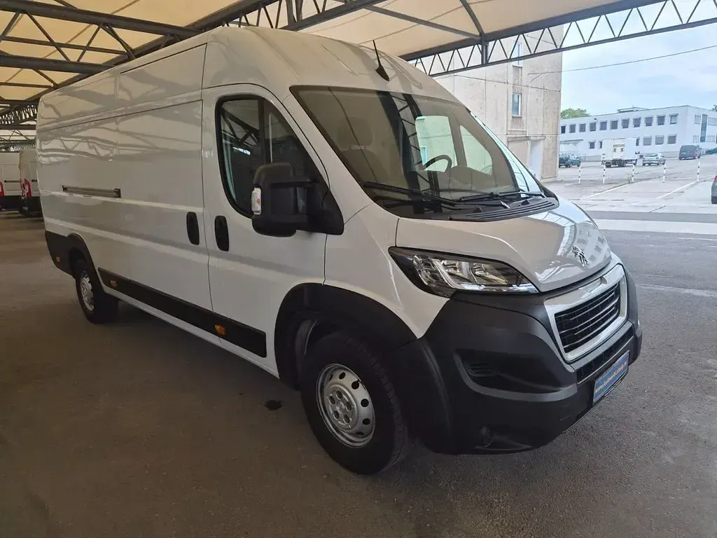 Gebraucht Peugeot Boxer 140 PS (102 kW) 2022 Weiß Van