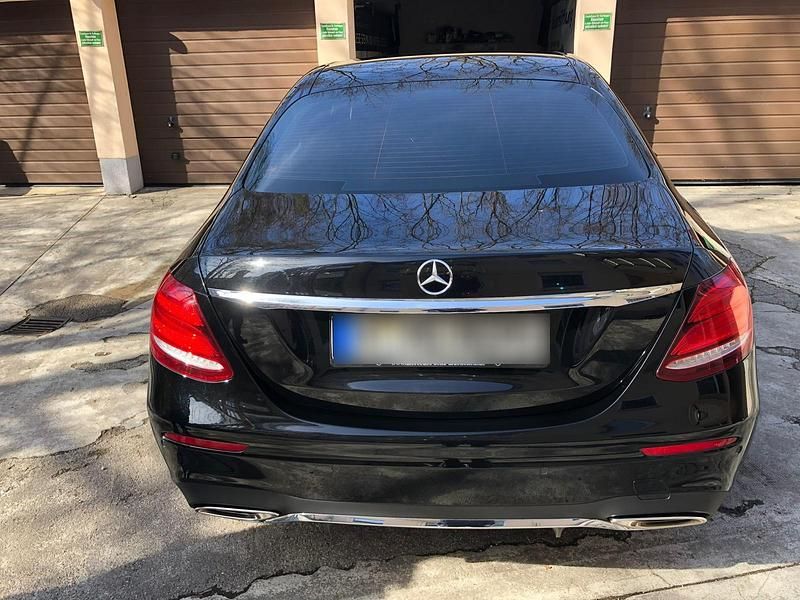 Gebraucht Mercedes E200 AMG line 184 PS (135 kW) 2016 Schwarz Limousine