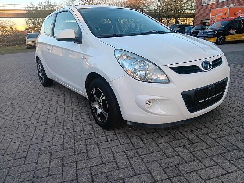 Gebraucht Hyundai i20 78 PS (57 kW) 2010 Weiß Kleinwagen