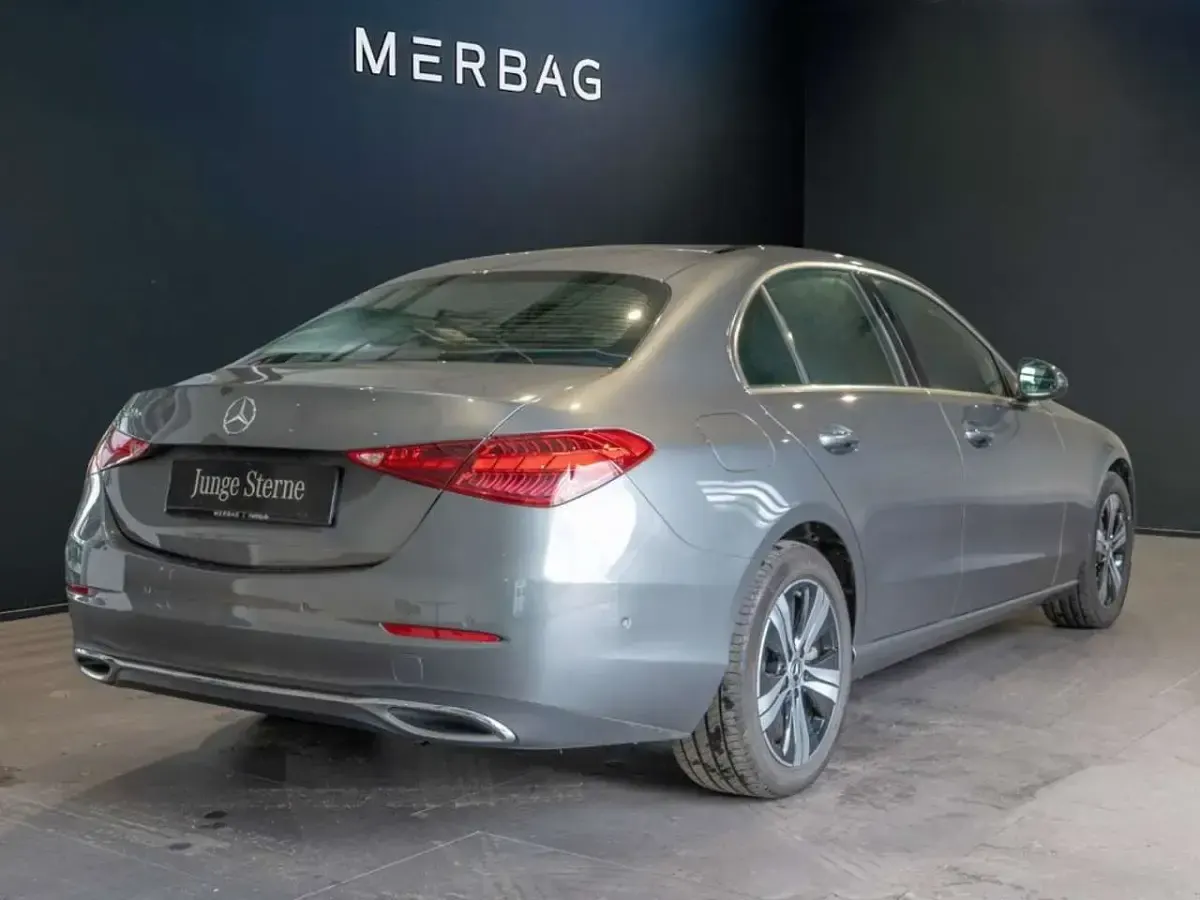 Gebraucht Mercedes C300e Avantgarde 313 PS (230 kW) 2023 Grau Limousine