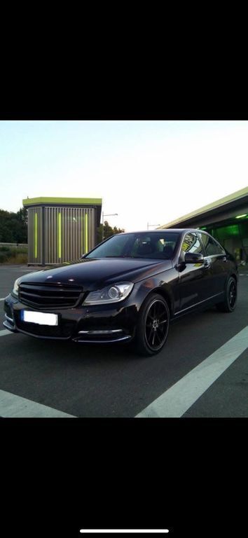 Schwarz Gebraucht 2011 Mercedes C250 Avantgarde Limousine | 11.900 € (Guter Preis) - Bild 1/4