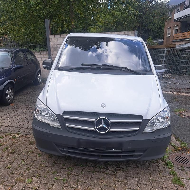 Weiß Gebraucht 2014 Mercedes Vito Van / Kleinbus | 7.450 € - Bild 1/4