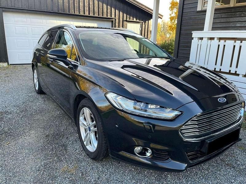 Schwarz Gebraucht 2015 Ford Mondeo Titanium Kombi | 11.490 € (Teuer) - Bild 1/4