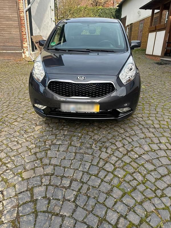 Grau Gebraucht 2018 Kia Venga Kleinwagen | 11.200 € (Guter Preis) - Bild 1/4