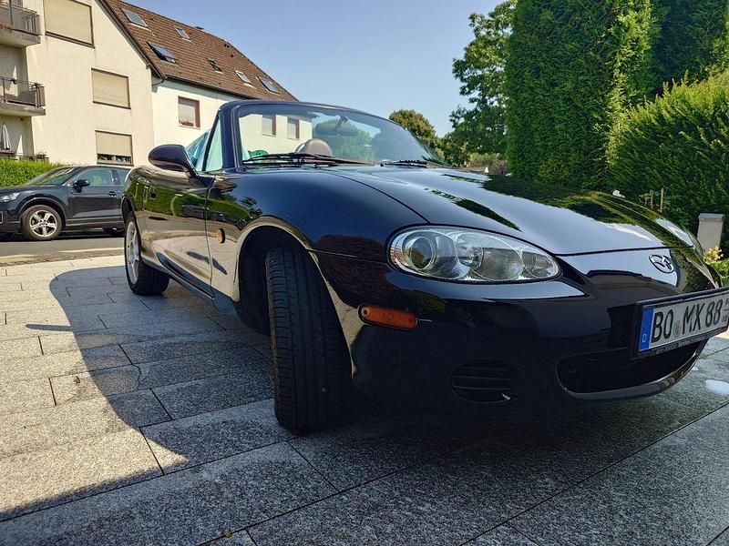 Schwarz Gebraucht 2002 Mazda MX5 Cabrio | 5.900 € (Fairer Preis) - Bild 1/4