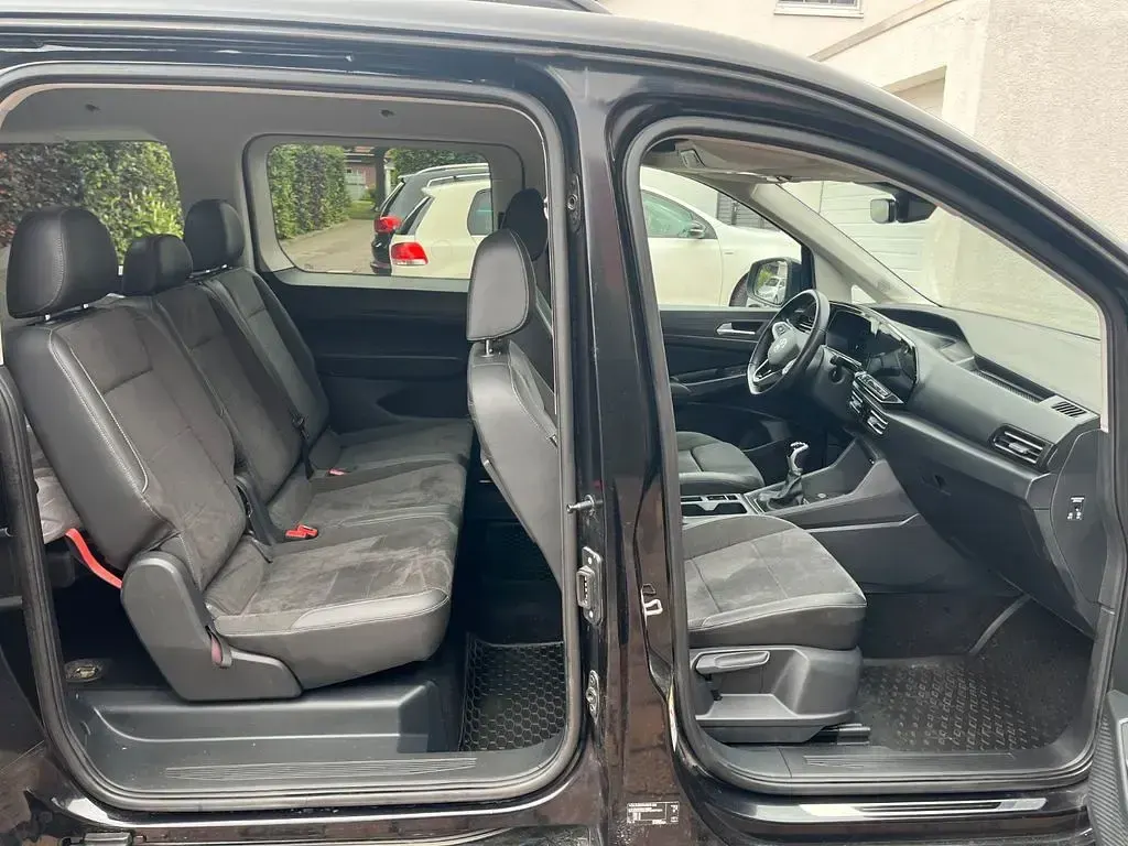 Gebraucht VW Caddy Maxi Style 122 PS (89 kW) 2022 Deep black perleffekt Van / Kleinbus