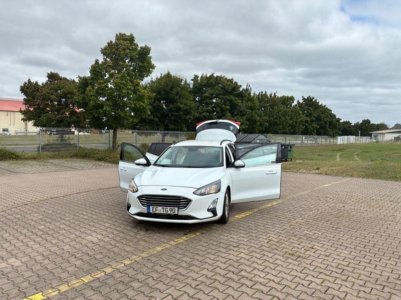 Weiß Gebraucht 2019 Ford Focus Titanium Kombi | 10.999 € (Guter Preis) - Bild 1/4