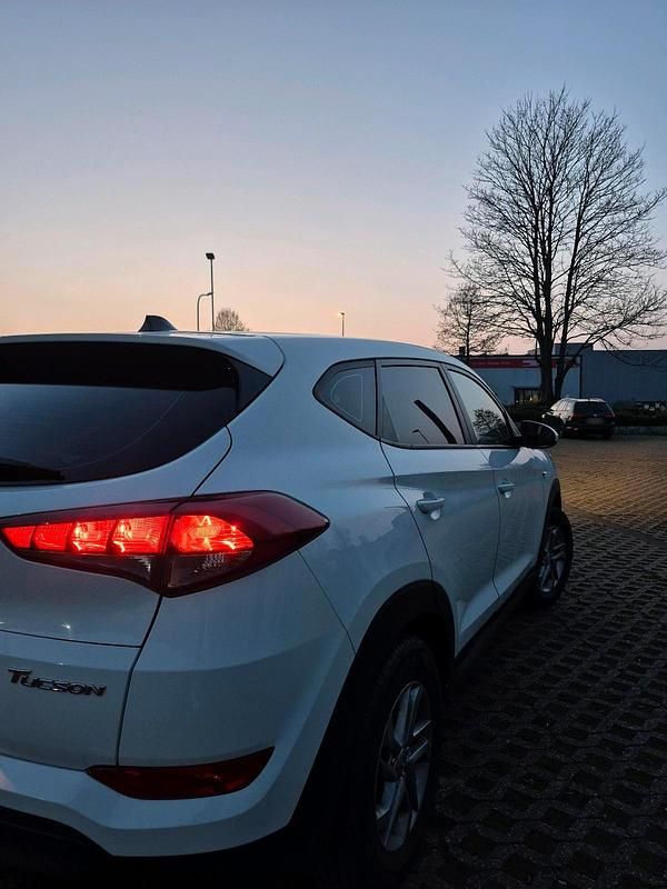 Gebraucht Hyundai Tucson 131 PS (96 kW) 2016 Weiß SUV