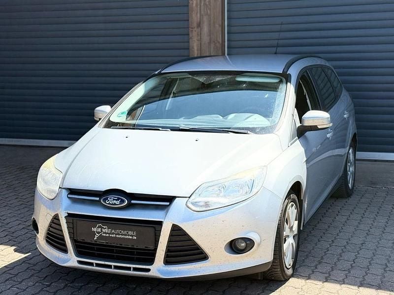 Silber Gebraucht 2012 Ford Focus Trend Limousine | 2.000 € (Fairer Preis) - Bild 1/4