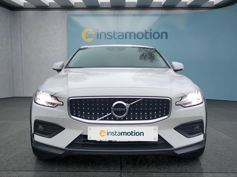 Gebraucht Volvo V60 CC 197 PS (144 kW) 2021 Weiß Kombi