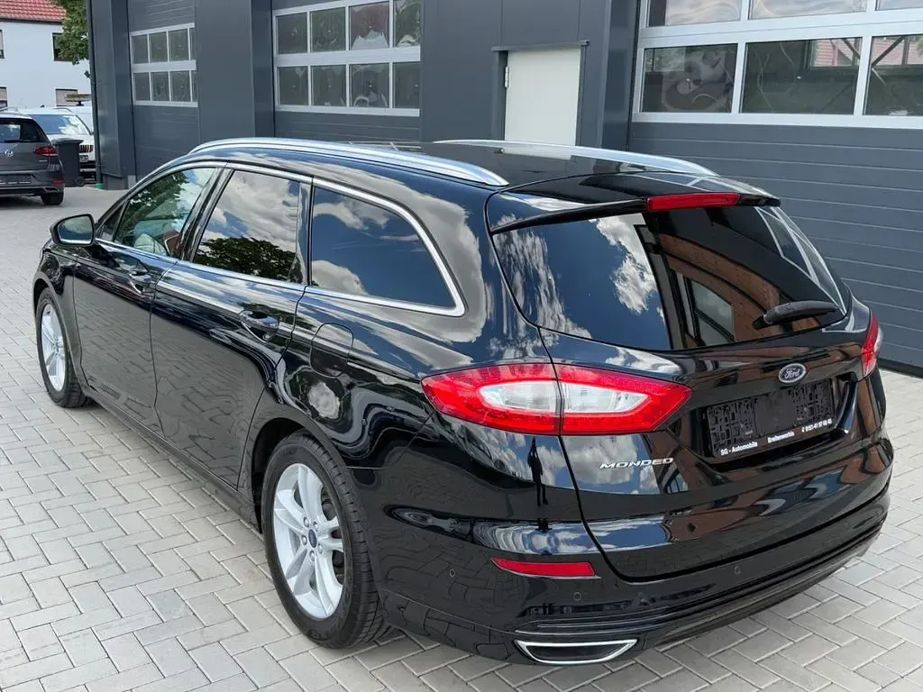 Gebraucht Ford Mondeo Titanium 179 PS (131 kW) 2016 Schwarz Limousine