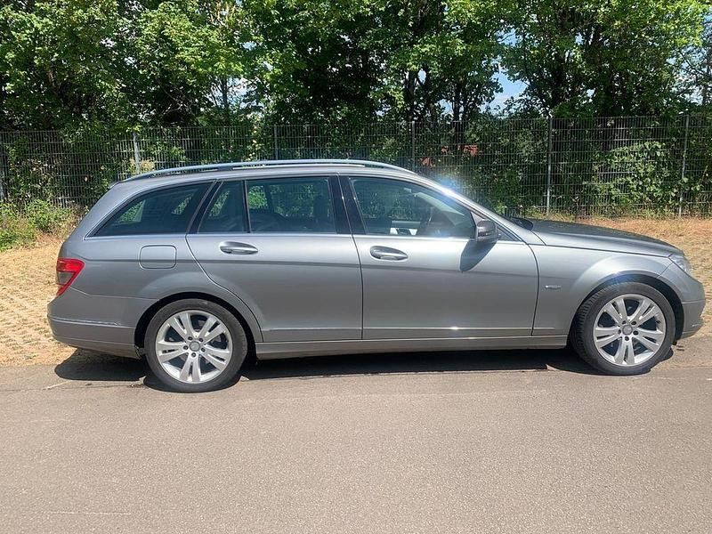 Grau Gebraucht 2010 Mercedes C250 Avantgarde Kombi | 5.999 € (Guter Preis) - Bild 1/4