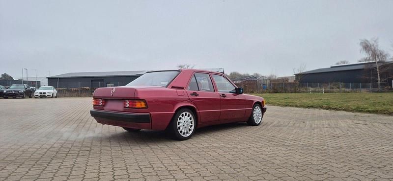 Gebraucht Mercedes 190 109 PS (80 kW) 1992 Rot Limousine