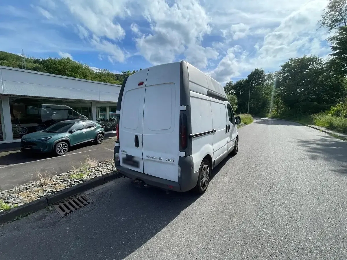 Gebraucht Opel Vivaro 101 PS (74 kW) 2005 Weiß Van / Kleinbus