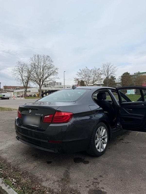 Gebraucht BMW 525 218 PS (160 kW) 2013 Blau Limousine