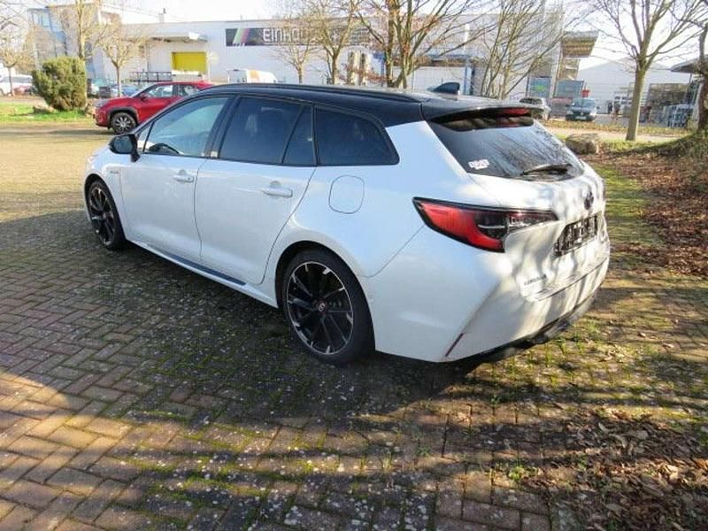 Gebraucht Toyota Corolla Hybrid Sport 152 PS (111 kW) 2021 White pearl cs / black mica Kombi
