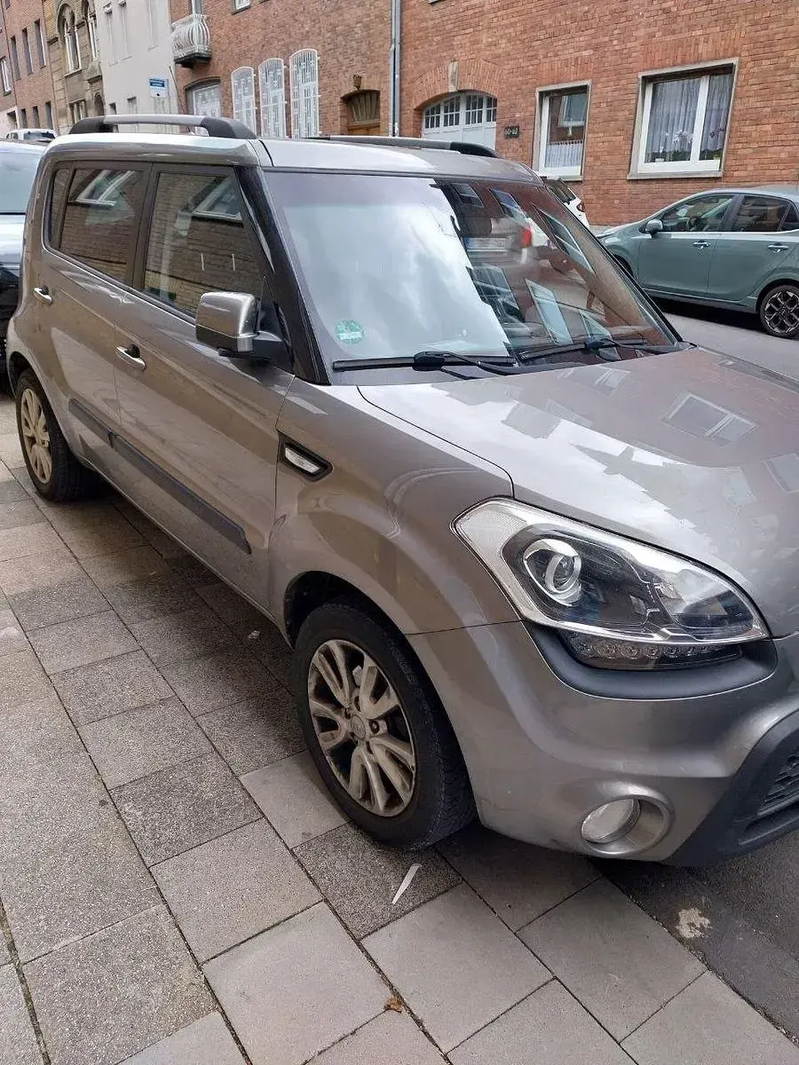 Gebraucht Kia Soul Edition 7 140 PS (102 kW) 2012 Silber SUV