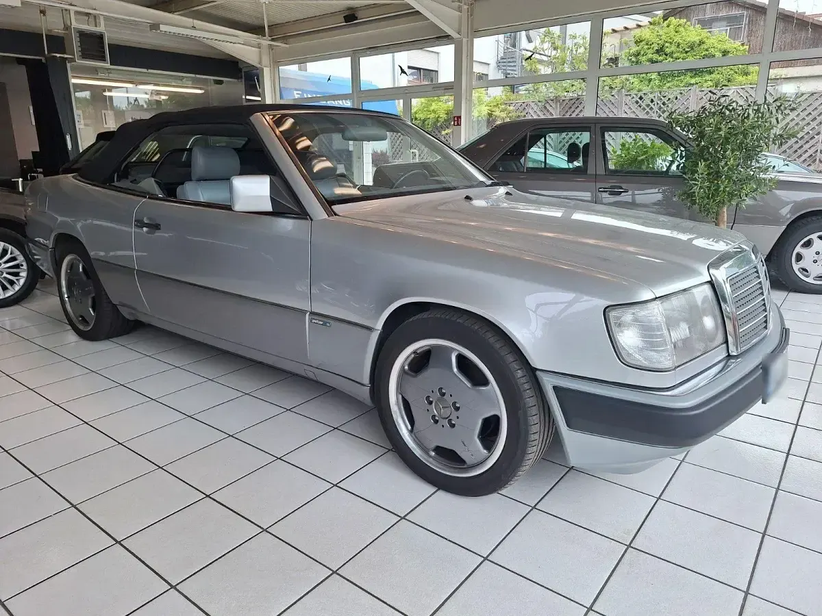 Gebraucht Mercedes 300 220 PS (161 kW) 1993 Silber Cabrio