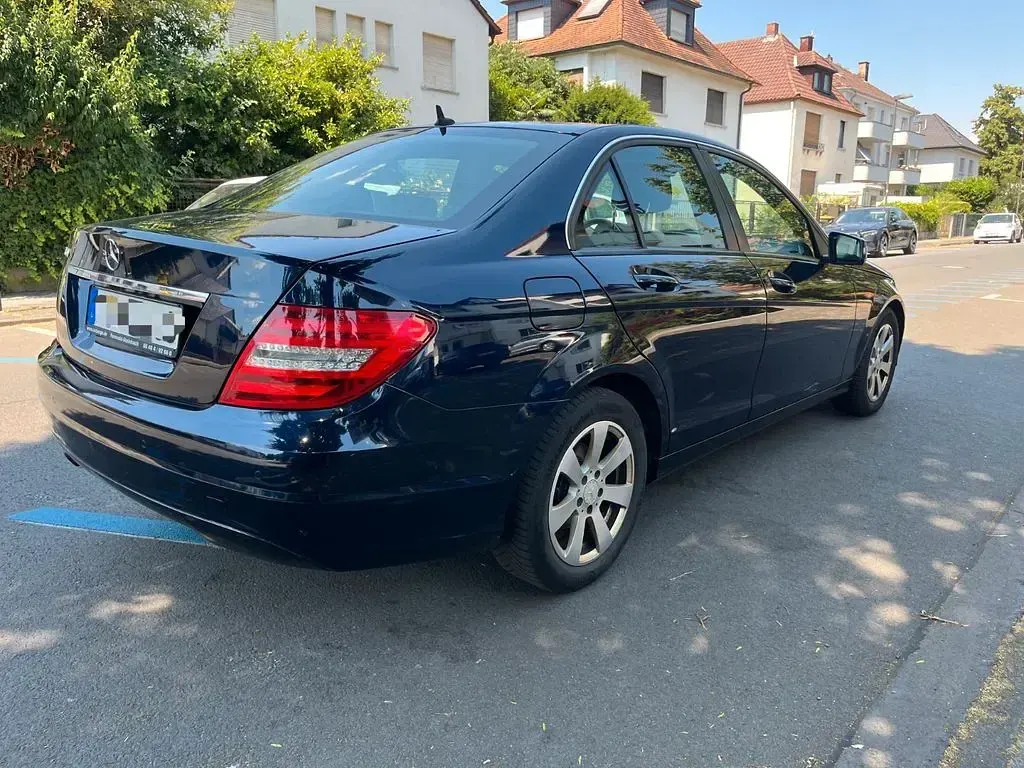 Gebraucht Mercedes C180 156 PS (114 kW) 2012 Blau Limousine