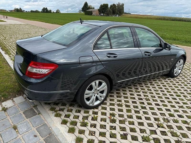 Gebraucht Mercedes C350 Avantgarde 231 PS (169 kW) 2010 Andere farben Limousine