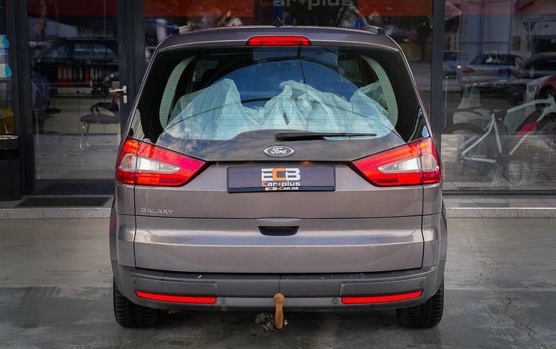 Gebraucht Ford Galaxy Trend 116 PS (85 kW) 2011 Braun Van / Kleinbus