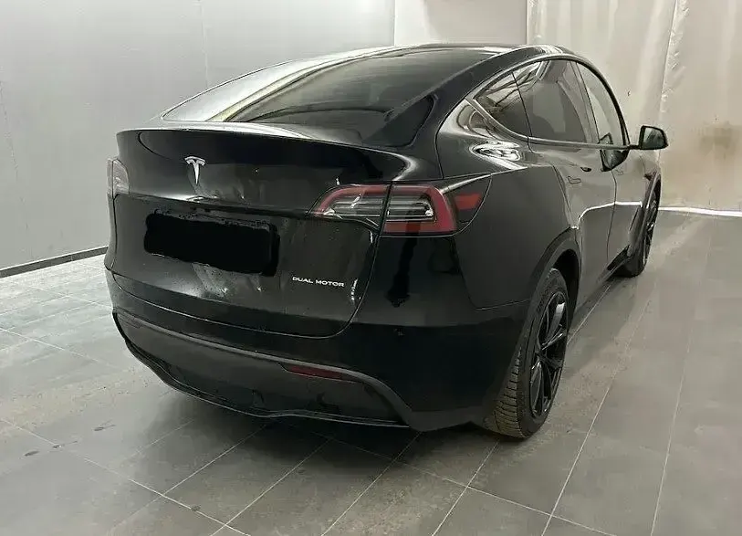 Gebraucht Tesla Model Y 378 kW (514 PS) 2023 Sonderlackierung schwarz SUV