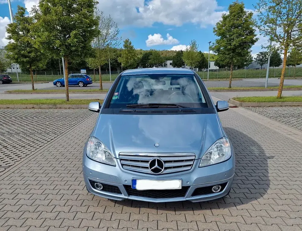 Gebraucht Mercedes A200 Avantgarde 140 PS (102 kW) 2010 Blau Van / Kleinbus