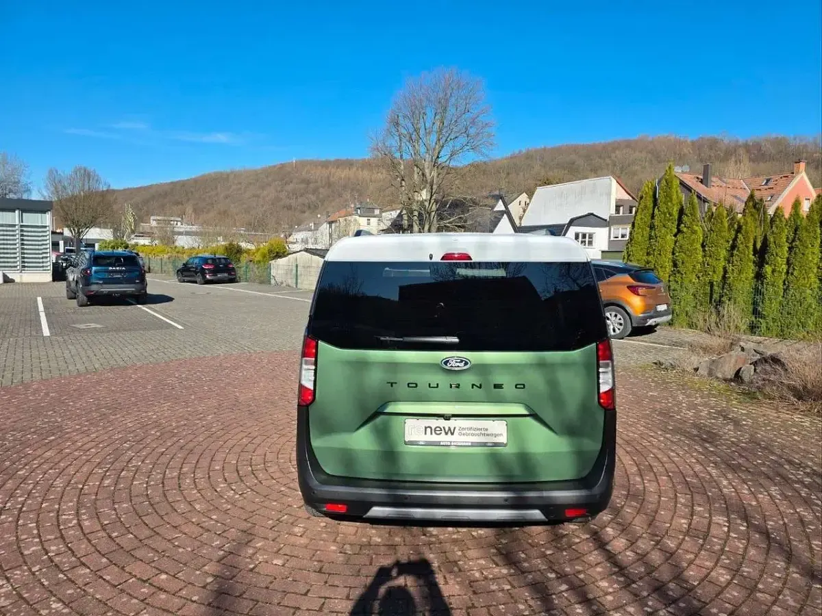 Gebraucht Ford Tourneo Courier Active 125 PS (91 kW) 2025 Grün Van / Kleinbus