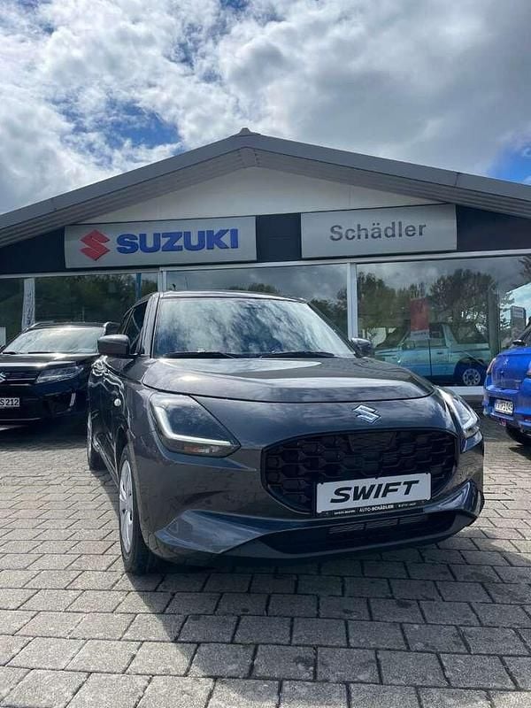 Grau Neu 2025 Suzuki Swift Club Kleinwagen | 17.990 € - Bild 1/4