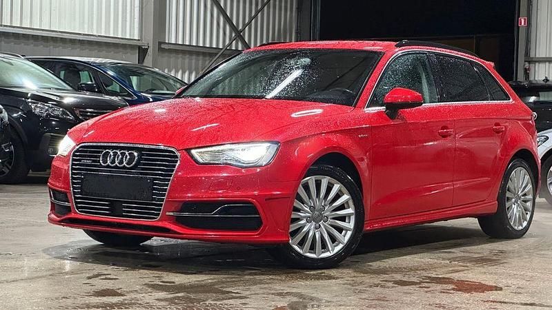 Gebraucht Audi A3 Sportback e-tron Ambiente 150 PS (110 kW) 2015 Rot Kleinwagen