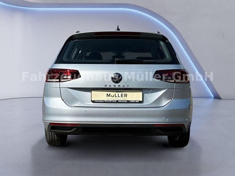 Gebraucht VW Passat Basis 150 PS (110 kW) 2022 Scale silver metallic Kombi