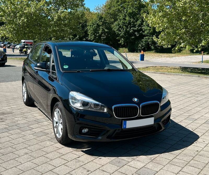 Schwarz Gebraucht 2016 BMW 218 Active Tourer Van / Kleinbus | 11.000 € (Fairer Preis) - Bild 1/4