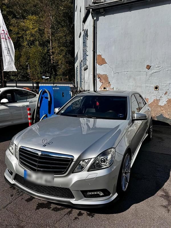 Gebraucht 2011 Mercedes E500 AMG Limousine | 21.000 € (Fairer Preis) - Bild 1/4
