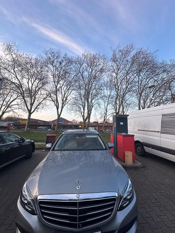 Gebraucht Mercedes C350e 280 PS (205 kW) 2015 Grau Kombi