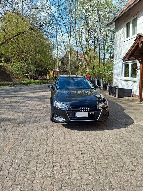 Gebraucht Audi A4 163 PS (119 kW) 2020 Schwarz Kombi