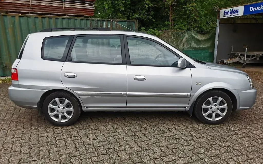 Gebraucht Kia Carens EX 139 PS (102 kW) 2006 Silber Van / Kleinbus