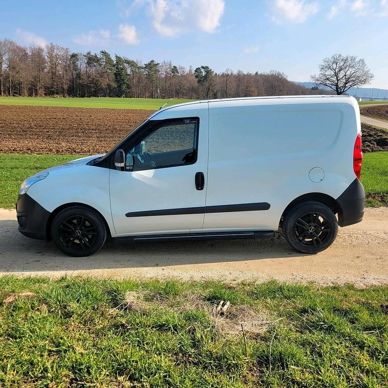 Gebraucht Opel Combo 105 PS (77 kW) 2015 Weiß Van / Kleinbus