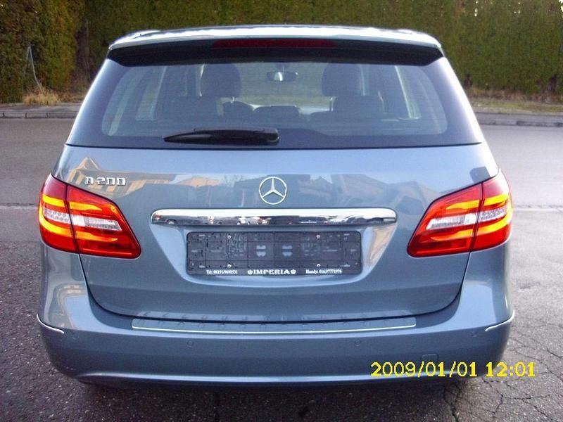 Gebraucht Mercedes B200 156 PS (114 kW) 2015 Blau Van / Kleinbus
