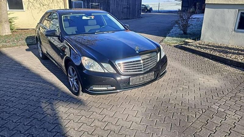 Gebraucht Mercedes E250 204 PS (150 kW) 2011 Limousine